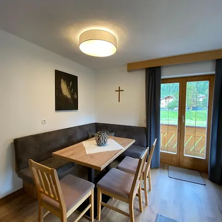 Aparts Handle Und Haus Bergblick 普范德斯