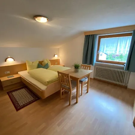 Aparts Handle Und Haus Bergblick * פונדס